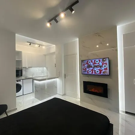 Sdm With Jacuzzi,pool And Sauna Piraeus
